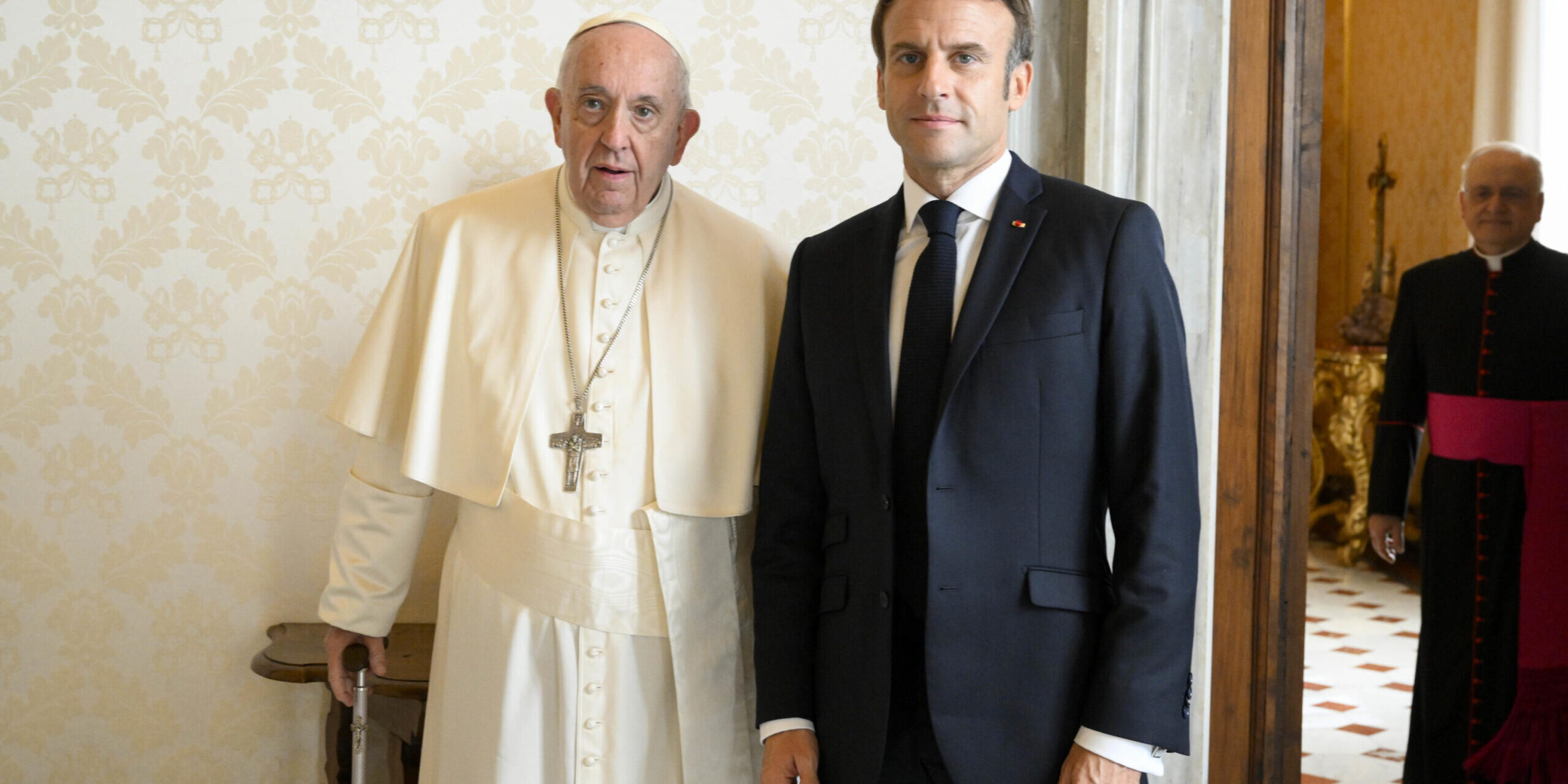 Il Papa incontra Macron