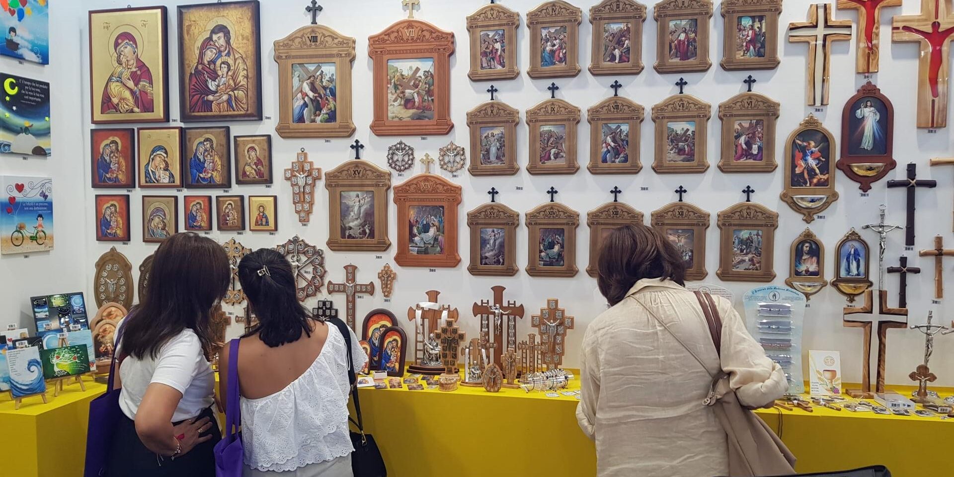 CHIESA: CRESCE ANCORA IL MERCATO DEGLI ARTICOLI RELIGIOSI IN ITALIA