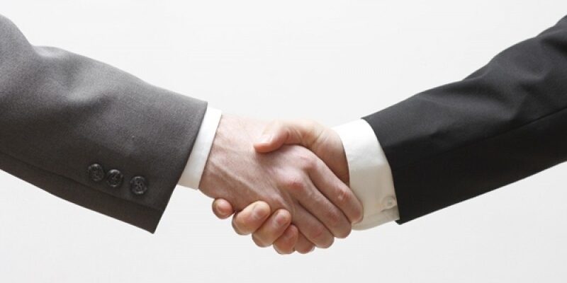 stretta_di_mani_business