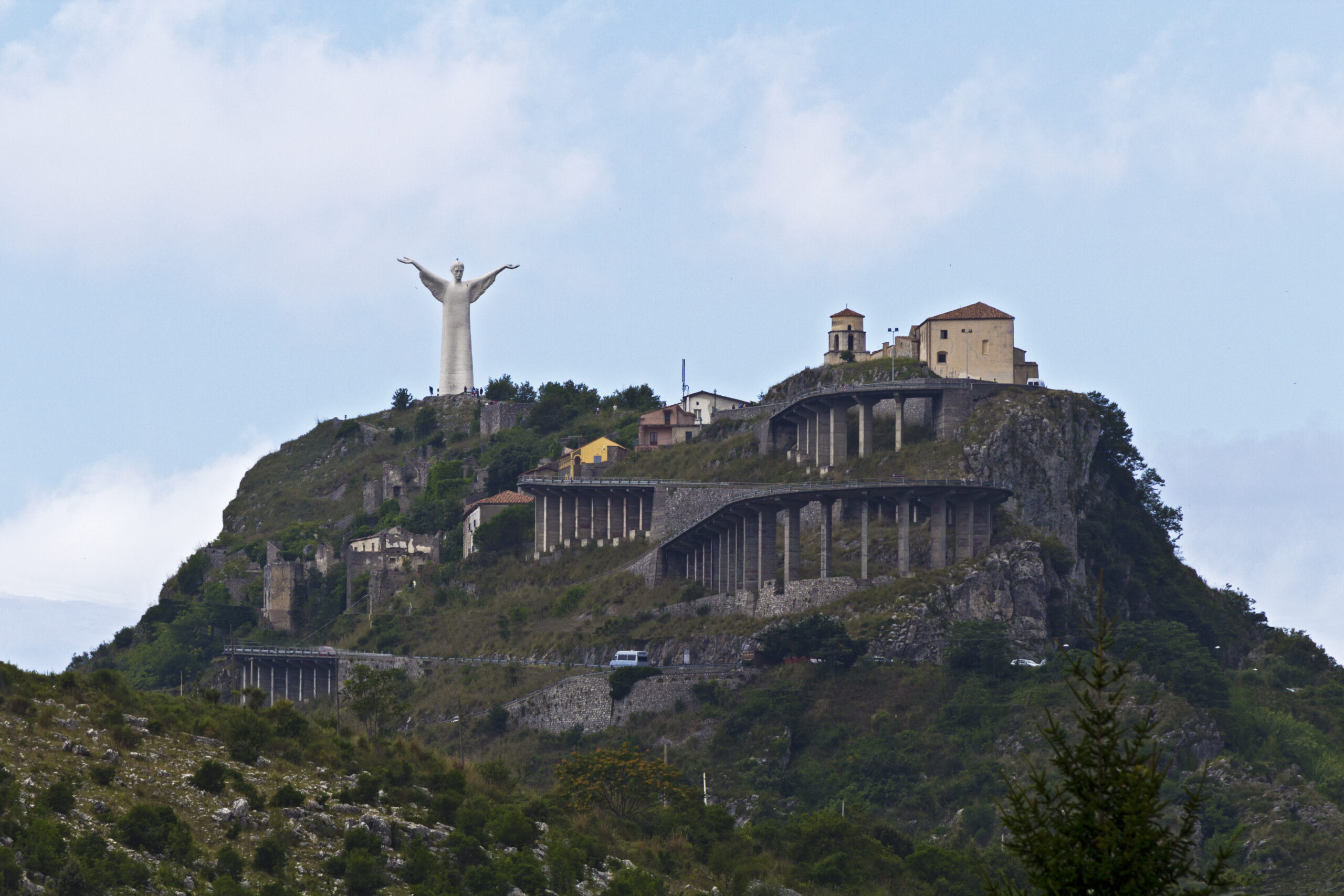ITINERARI RELIGIOSI: BASILICATA, IL CRISTO REDENTORE DI MARATEA